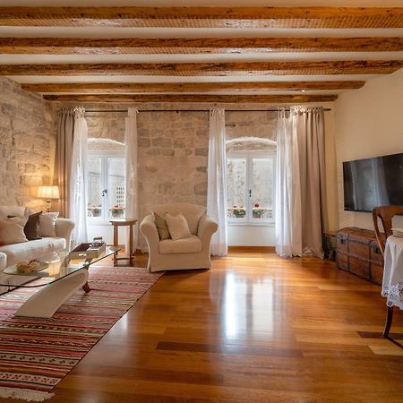 Stone Pearl Heritage Luxury Suite Split Exteriör bild