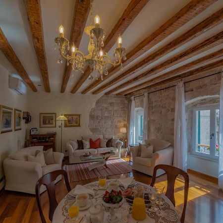Stone Pearl Heritage Luxury Suite Split Exteriör bild