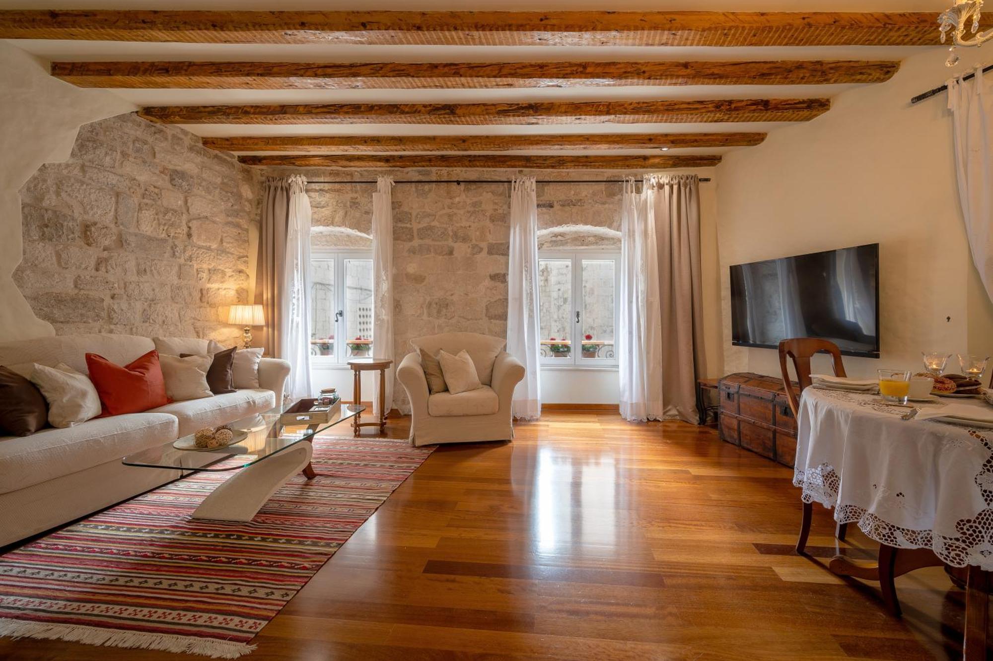 Stone Pearl Heritage Luxury Suite Split Exteriör bild